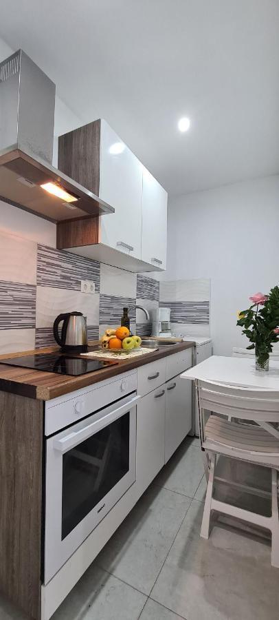 Apartments Ana I Ante Punta ميلنا المظهر الخارجي الصورة